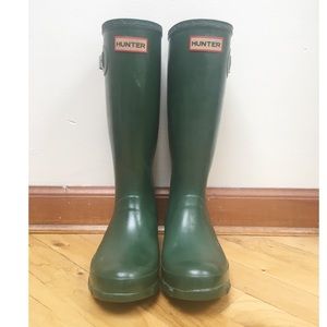 Hunter Shoes - Green Hunter Boots (Kids Size: US 6F, UK 4, EU 37) Hunter Shoes - Green Hunter Boots (Kids Size: US 6F, UK 4, EU 37)